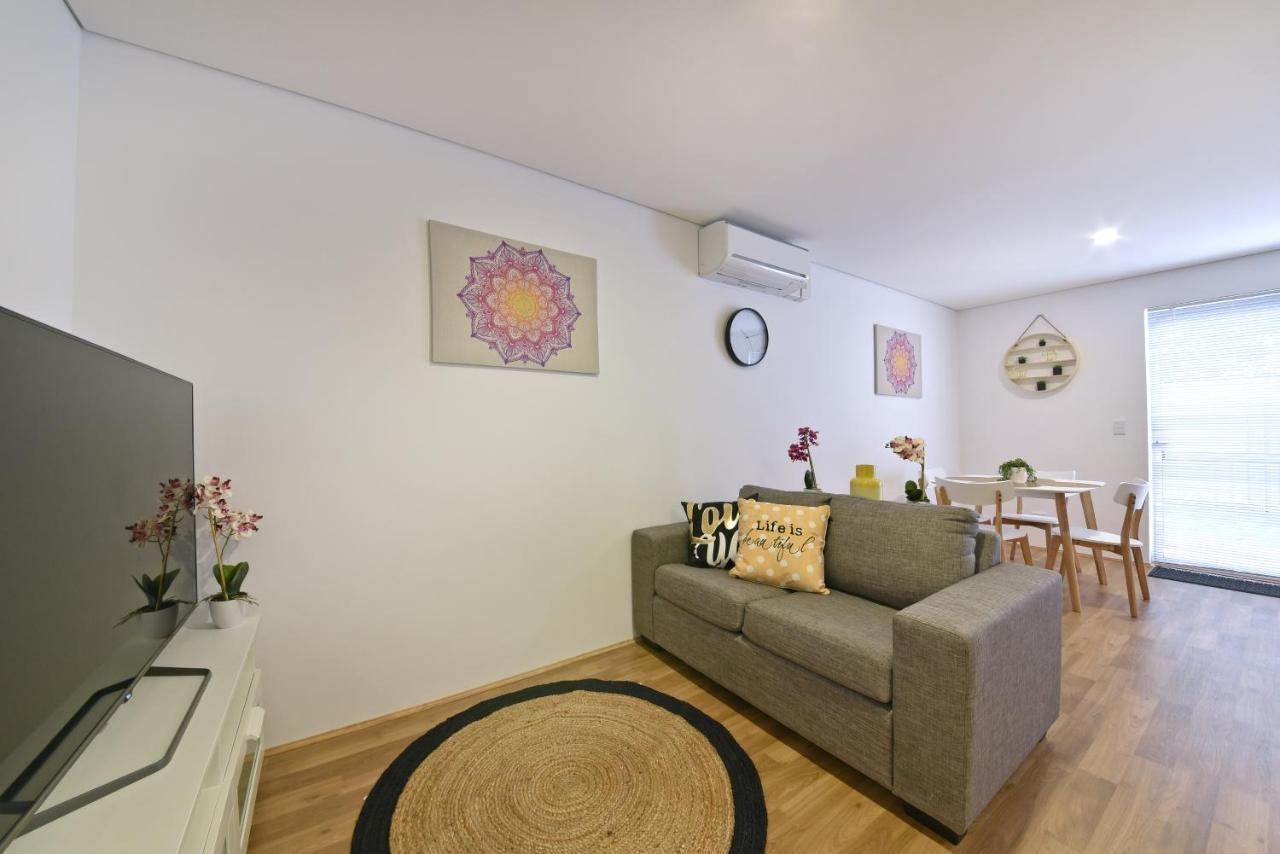 2x2 Modern Near Airport And Apartment